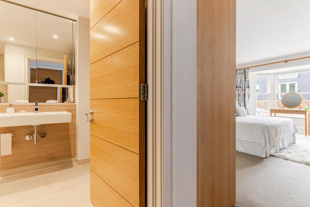 38 Main and En Suite 14 Dart Marina Sandquay Road