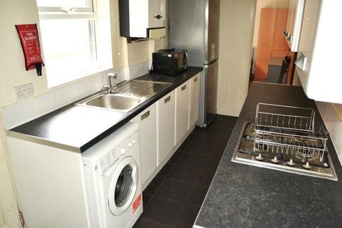 5 bedroom house to rent, 30 Luton Road, B29 7BN