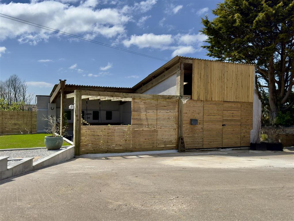 Garage/Workshop