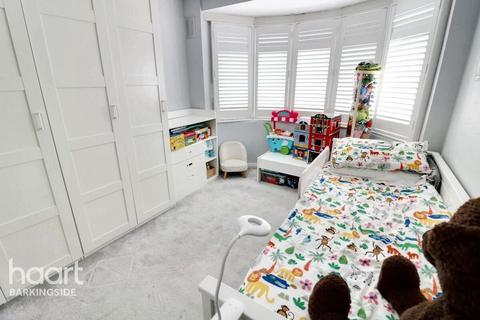 Caterham Avenue, Clayhall