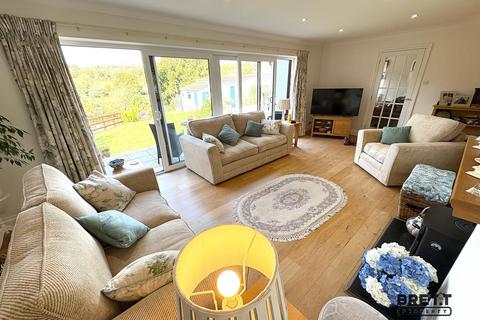 3 bedroom detached bungalow for sale, Wades Close, Holyland Road, Pembroke, Pembrokeshire. SA71 4BN
