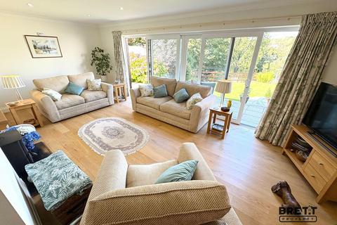 3 bedroom detached bungalow for sale, Wades Close, Holyland Road, Pembroke, Pembrokeshire. SA71 4BN