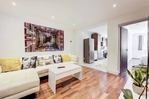 2 bedroom flat to rent, Harwood Road, Fulham, London, SW6