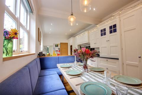 4 bedroom terraced house for sale, Lairgate, Beverley