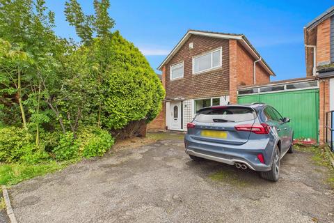 3 bedroom detached house for sale, Fairoak Avenue, Stafford