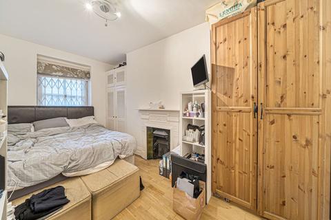 Drayton Court, Chelsea, London, SW10