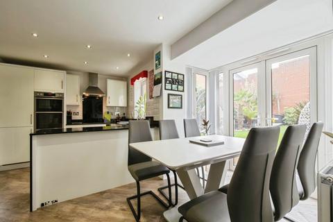 4 bedroom detached house for sale, Honeysuckle Drive, Dawlish EX7