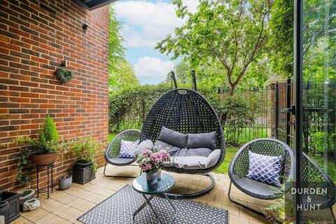 2 bedroom apartment for sale, Eton Heights, Woodford Green, IG8