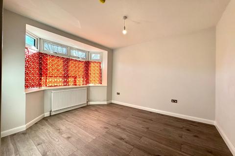 undefined, Room 4, St. Malo Avenue, London, Greater London, N9