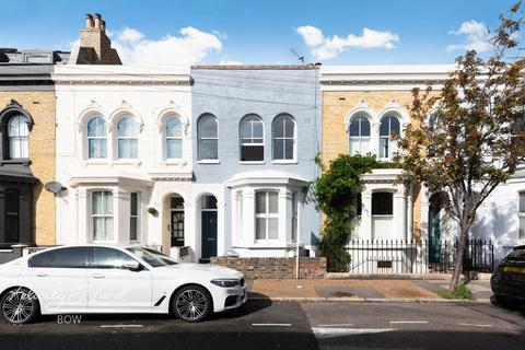 2 bedroom apartment for sale, Strahan Road, LONDON