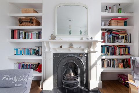 Strahan Road, LONDON