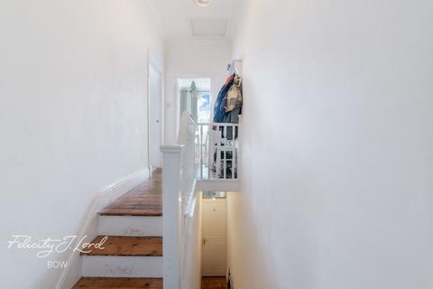 2 bedroom apartment for sale, Strahan Road, LONDON