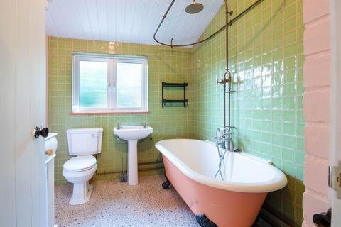 59 Holland Road, Oxted, RH8 9AU