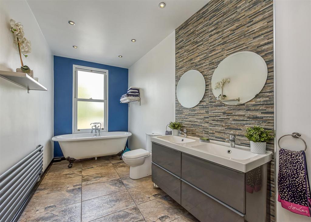 21 Zoar Street-Bathroom (2).jpg