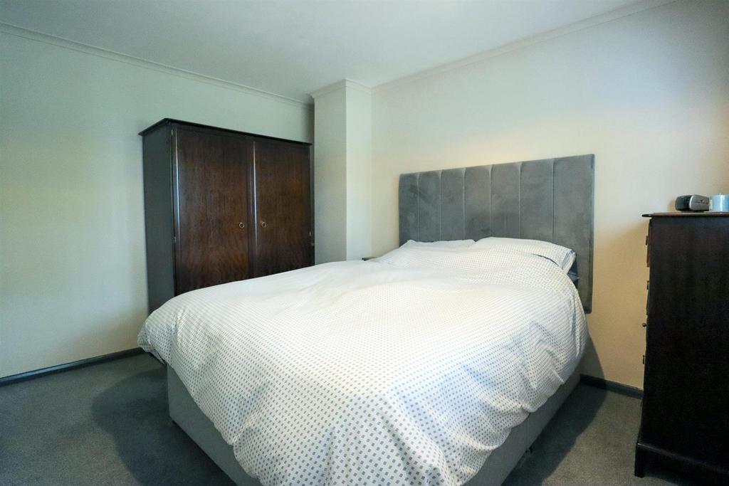 Bedroom 1 (2).jpg