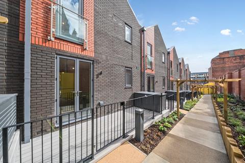 undefined, Gills Yard, Wakefield, West Yorkshire, WF1