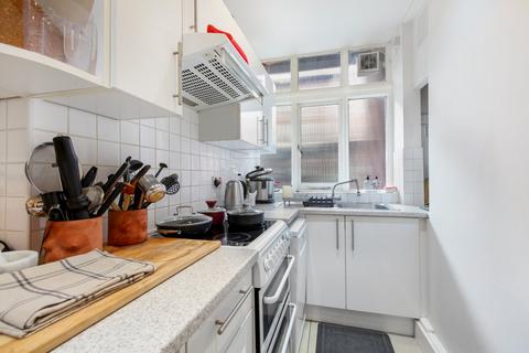 1 bedroom flat to rent, Grove End House, Grove End Road, London