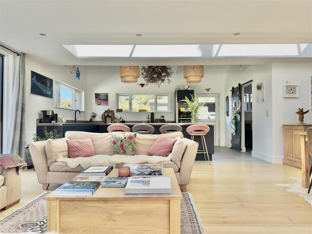 Living room to Kitchen
