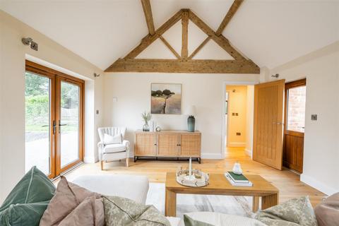 2 bedroom barn conversion for sale, Fallon Court, Tanworth-In-Arden