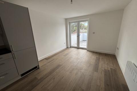 undefined, B, Liverpool L22
