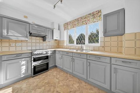 24 Bishopdale Drive, Collingham, Wetherby, LS22 5LP