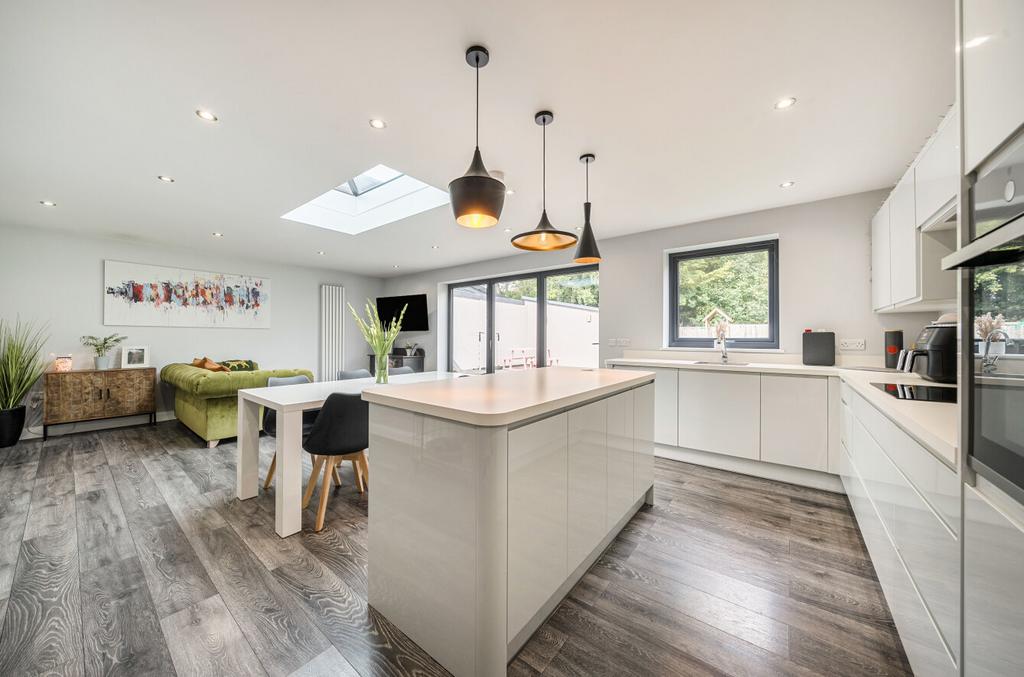 1358097-7-68de5d9...