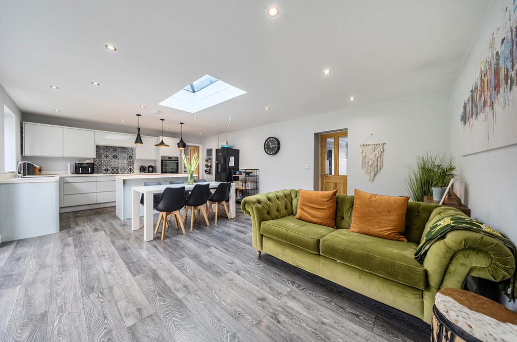 1358097-9-68de5e2...