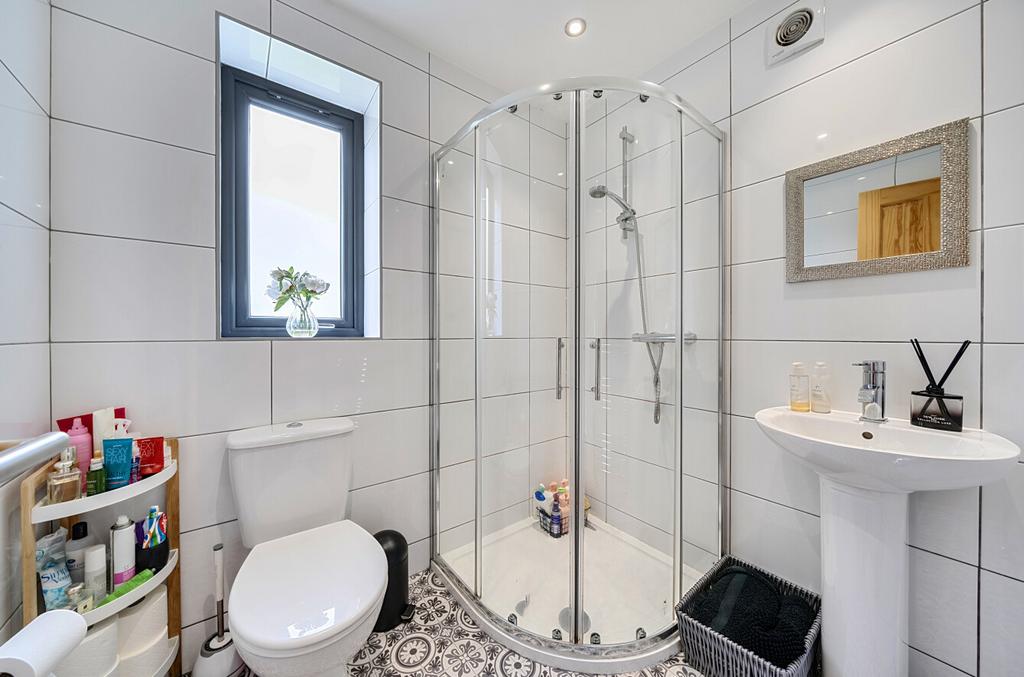 1358097-3-68de5cd...