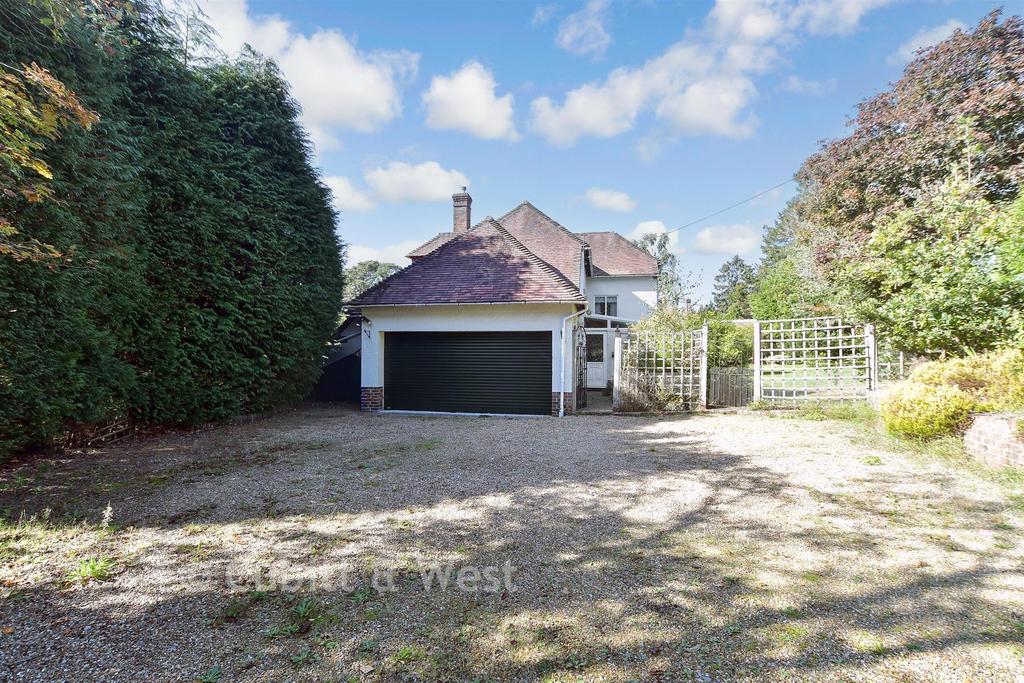 Driveway/Parking