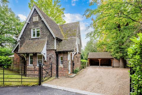3 bedroom detached house for sale, Main Road, Edenbridge TN8