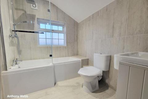 3 bedroom maisonette to rent, Green Lanes, Palmers Green, N13
