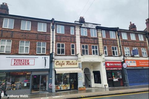 3 bedroom maisonette to rent, Green Lanes, Palmers Green, N13