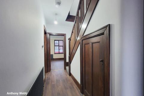 3 bedroom maisonette to rent, Green Lanes, Palmers Green, N13
