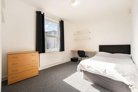 6 bedroom terraced house to rent, Harrow Road, Birmingham B29