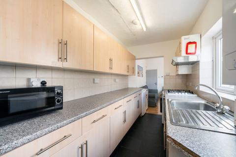 5 bedroom terraced house to rent, Harrow Road, Birmingham B29