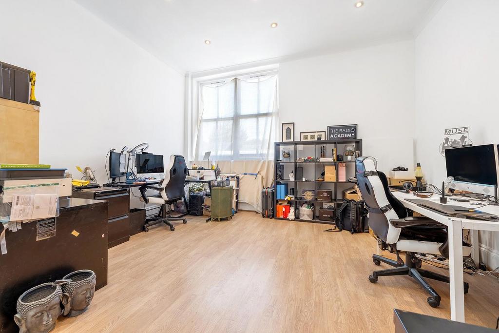 Bedroom 2.JPG
