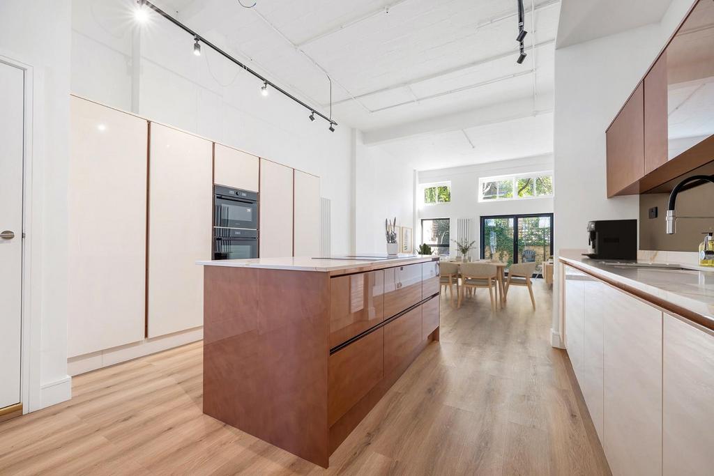 Kitchen (2).jpg