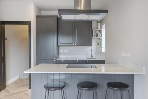 2 bedroom apartment to rent, Ockham Road South, East Horsley