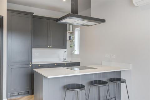 2 bedroom apartment to rent, Ockham Road South, East Horsley