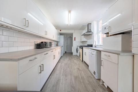 9 bedroom terraced house to rent, Harrow Road, Birmingham B29