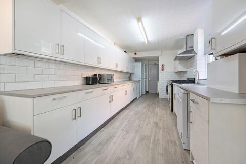 9 bedroom terraced house to rent, Harrow Road, Birmingham B29
