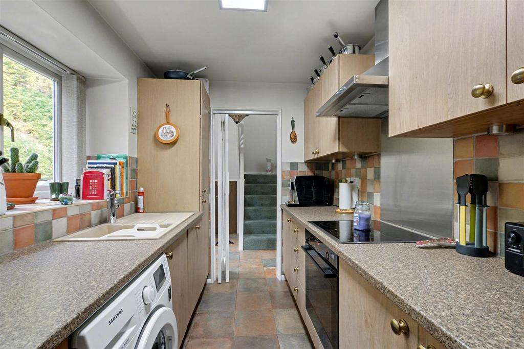 Kitchen 2.jpeg