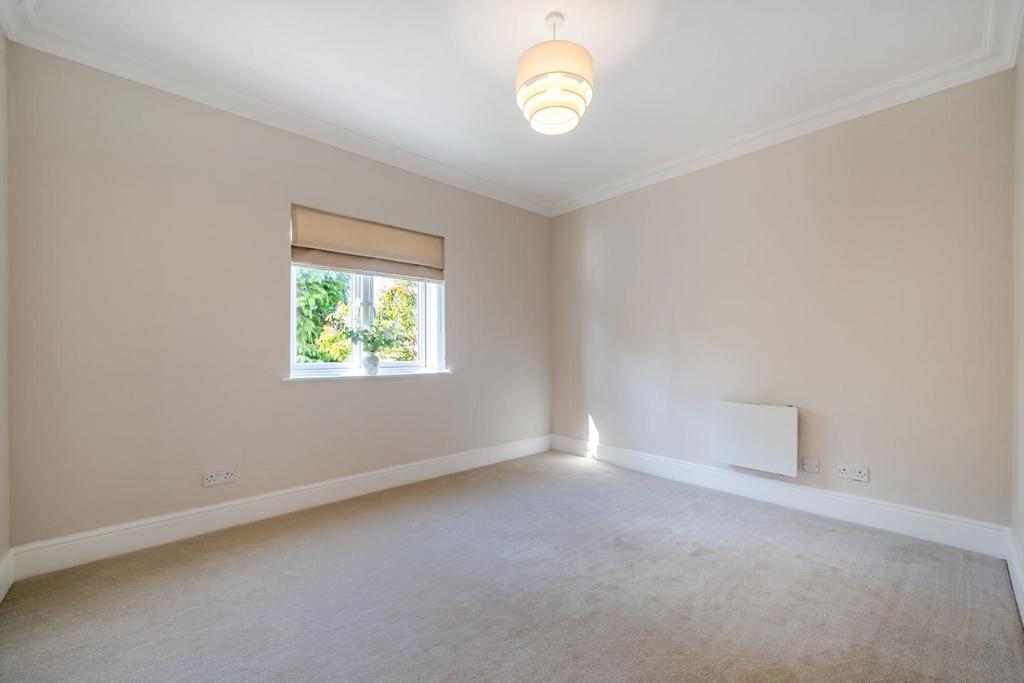 Bedroom 1.JPG