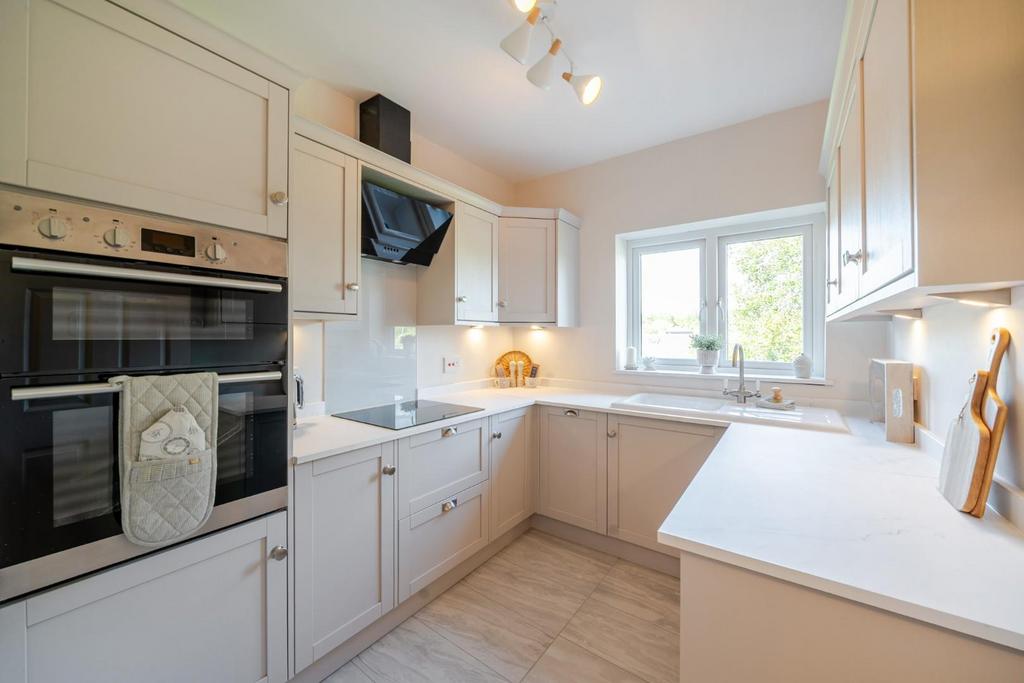 Kitchen 1.JPG