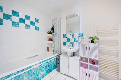1 bedroom flat for sale, Banstead Court, Shepherd's Bush, London, W12