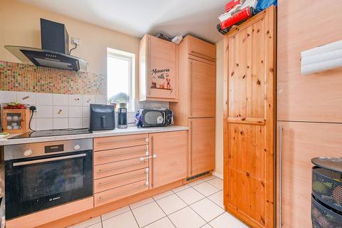 1 bedroom flat for sale, Banstead Court, Shepherd's Bush, London, W12
