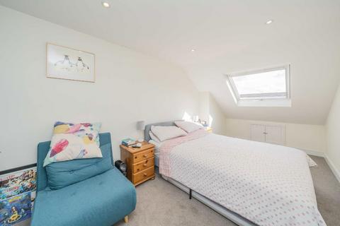 undefined, Myrtle Road, Hampton Hill TW12
