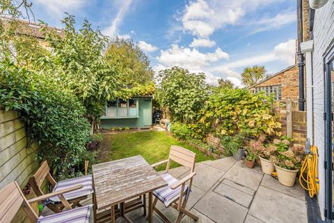 12 Myrtle Road, Hampton Hill, Hampton, TW12 1QE