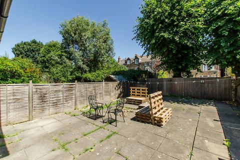 2 bedroom flat to rent, Drakefield Road, Heaver Estate, London, SW17