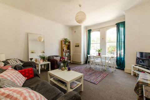 2 bedroom flat to rent, Drakefield Road, Heaver Estate, London, SW17